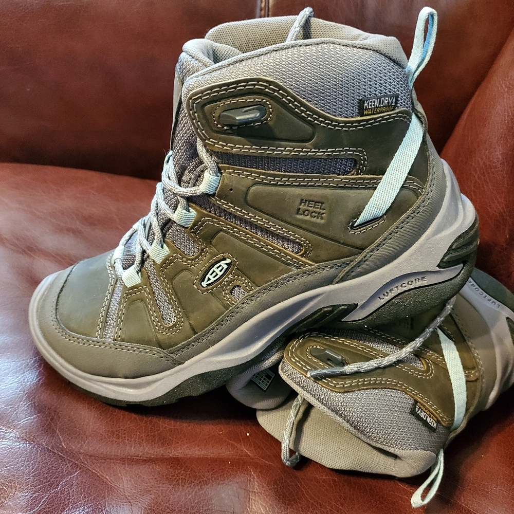 BOOTS KEEN Circadia Mid Waterproof Hiking Boots Womens 6.5 Fast Shipping